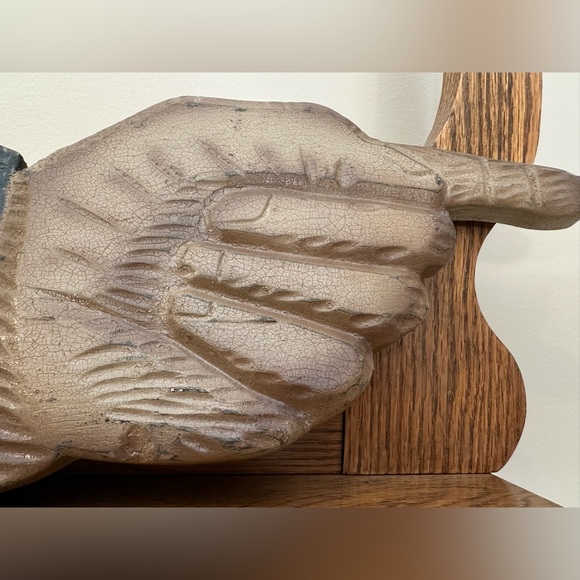 Laundry Sign with Hand Design - Picture 3 of 5